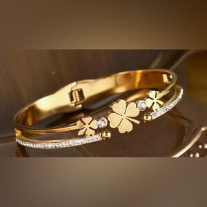Exquisite Four Leaf Clovers Bangle Bracelet stainless steel